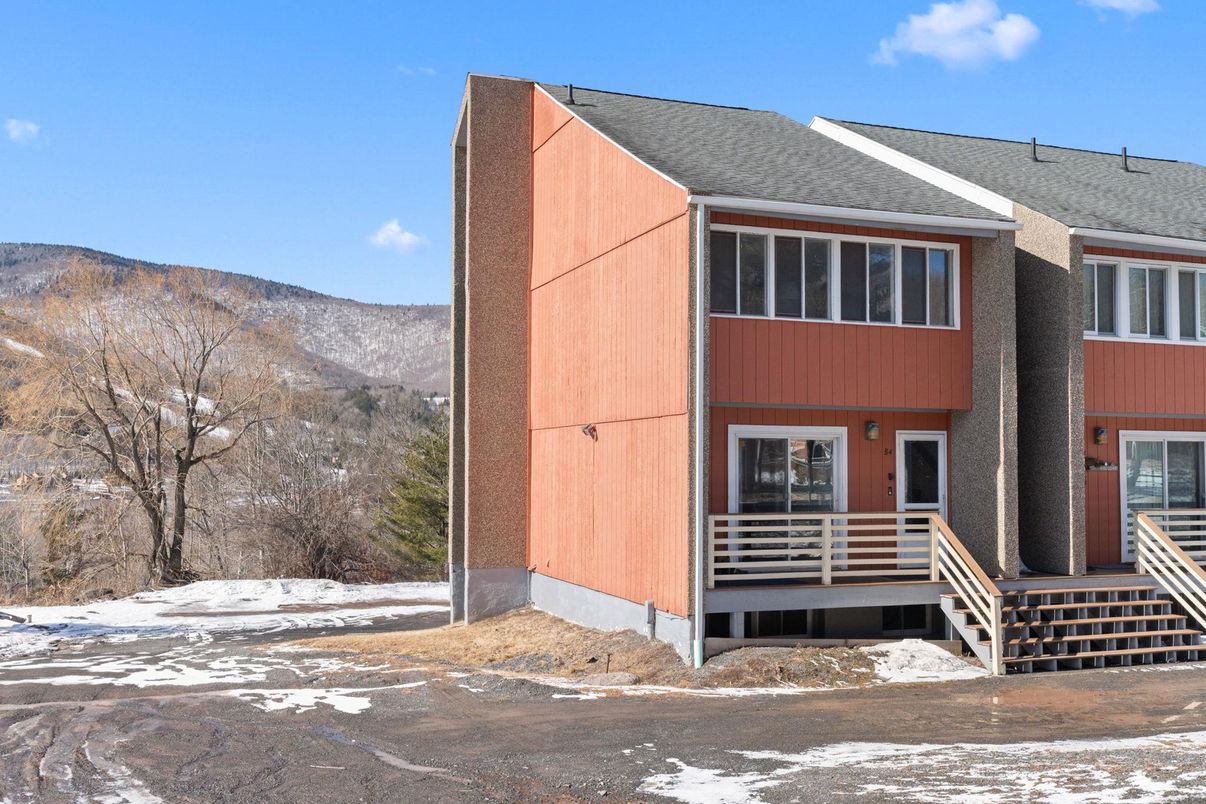 Exterior, Facade, Rowhouse