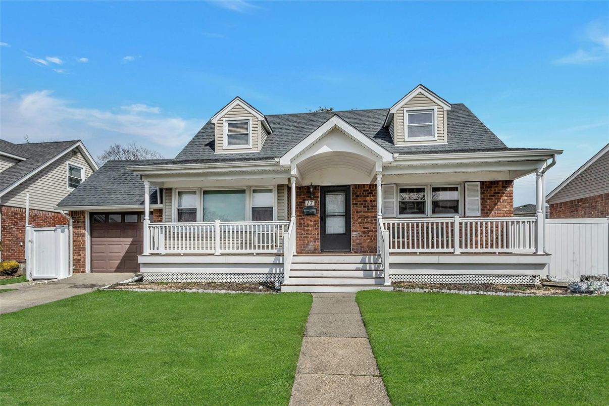 Attached, Exterior, Facade, Brick Facade, Cape Cod