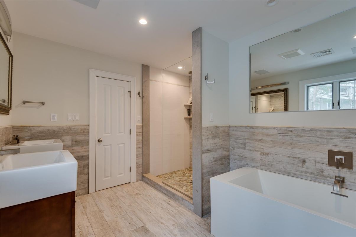 Bathroom, Free Standing Baths, Interior, Recessed Lighting, Wood Texture Flooring