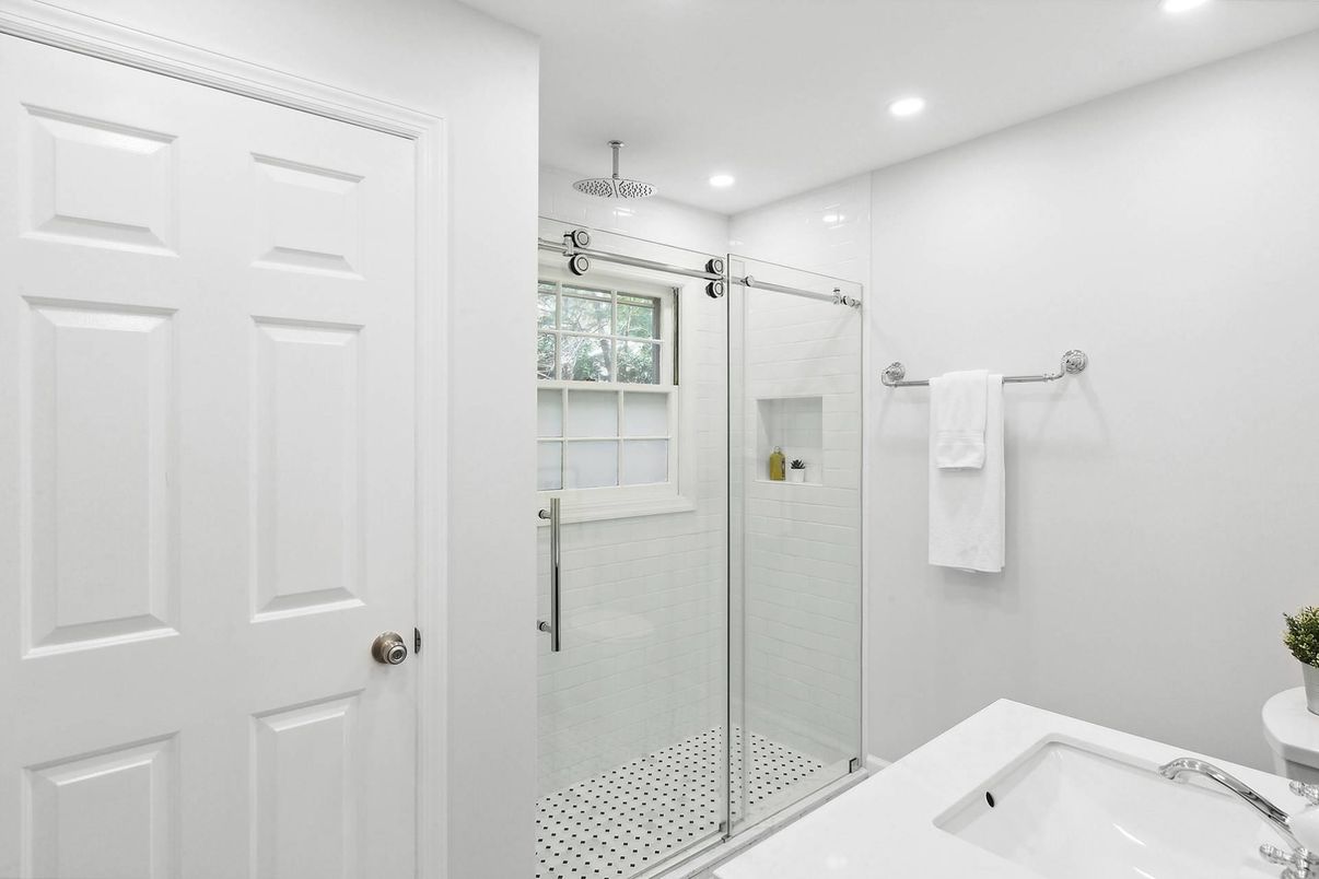 Bathroom, Glass Shower, Interior, Pendant Lights, Recessed Lighting