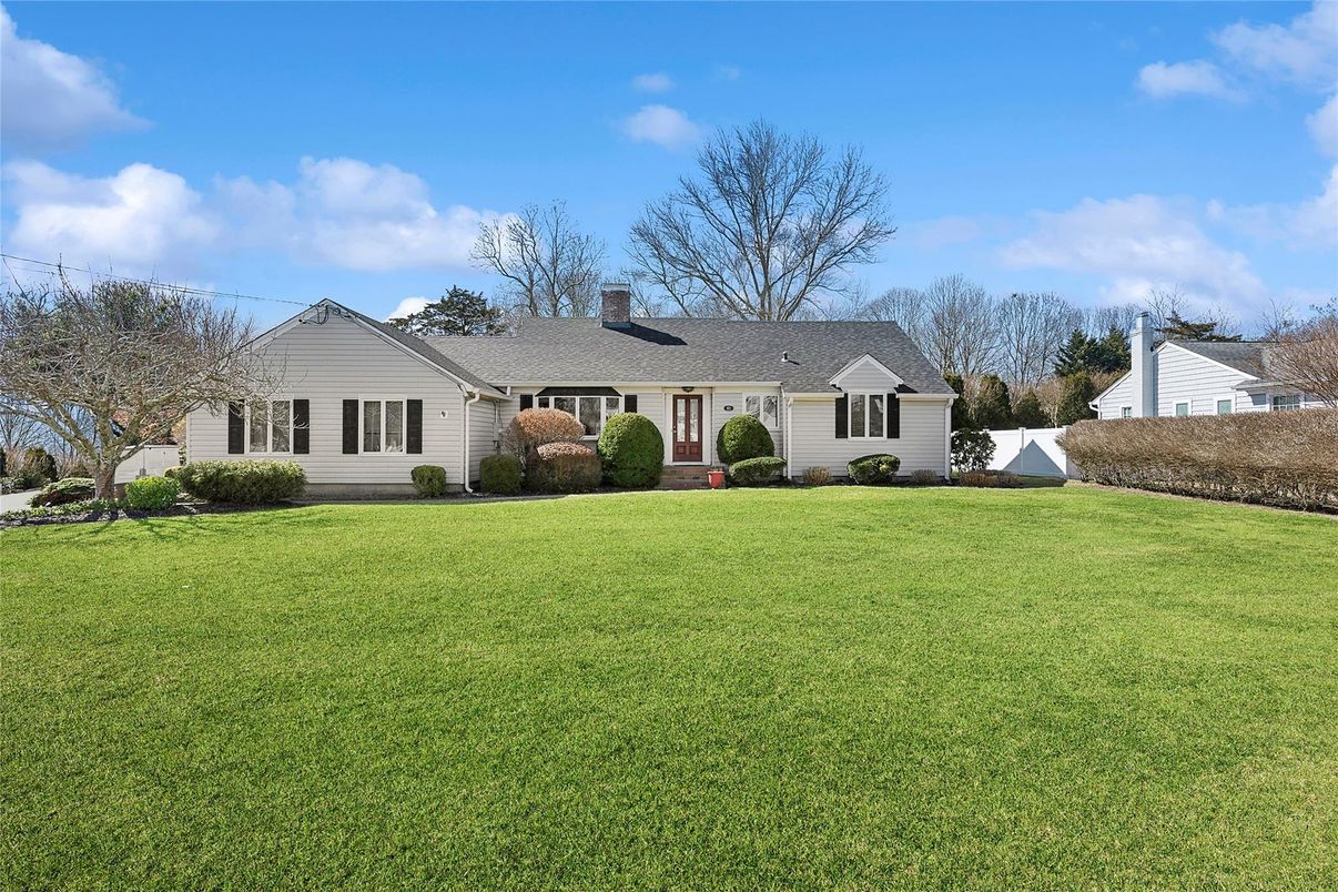 Backyard, Exterior, Facade, Brick Facade, Cape Cod