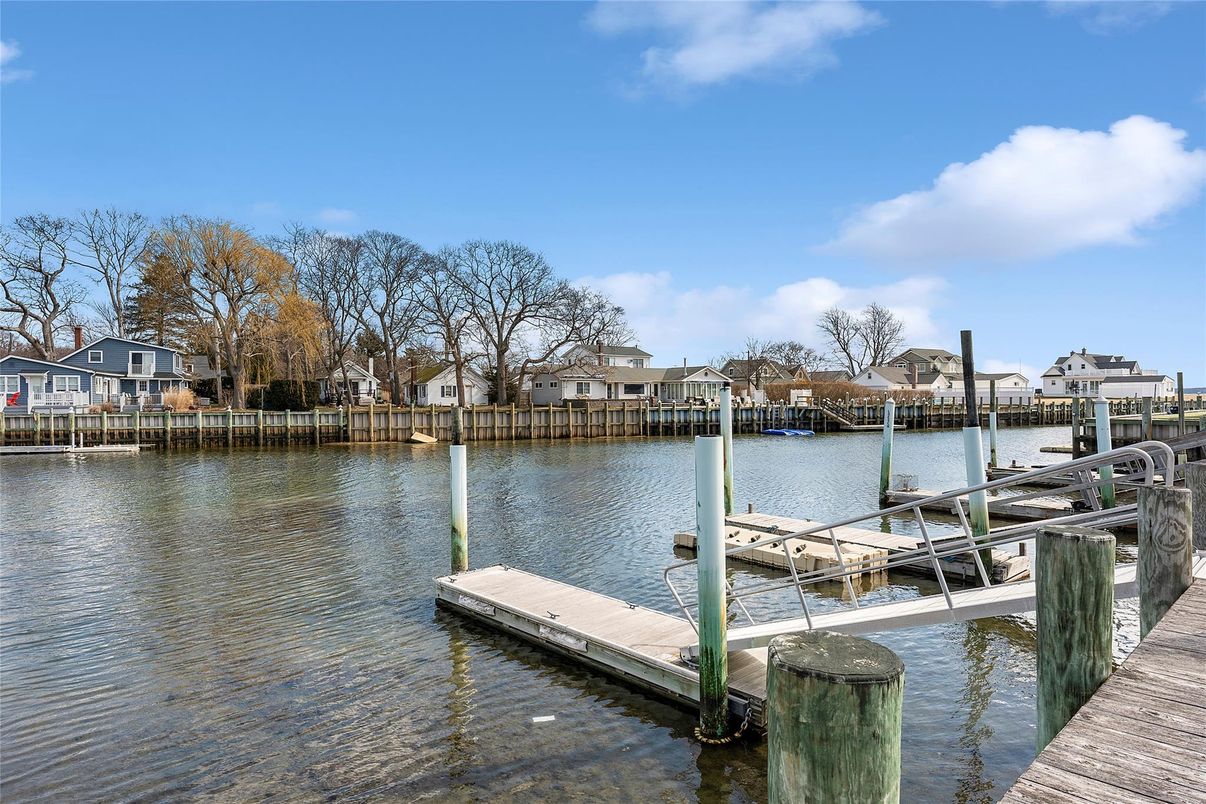 Exterior, Lake