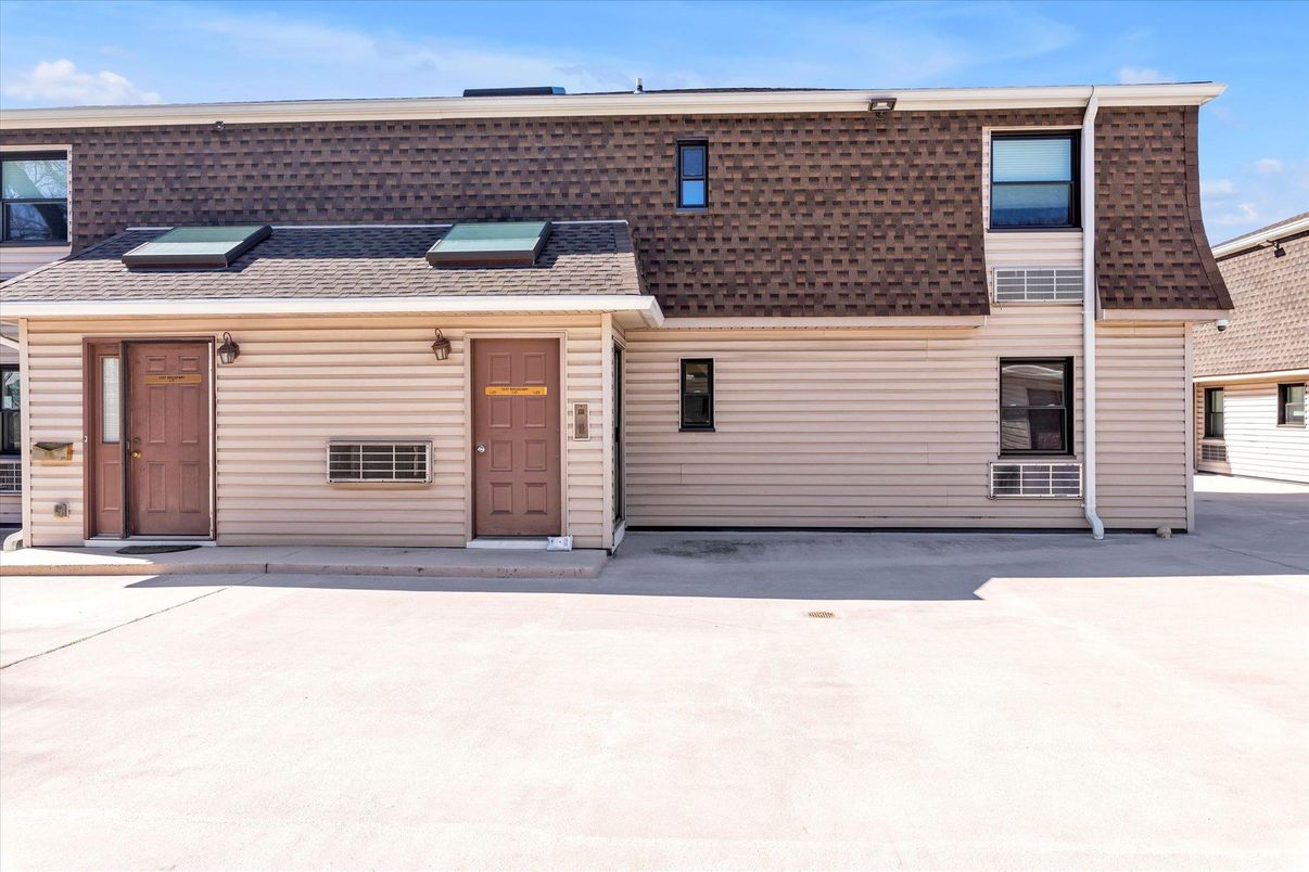 Exterior, Facade, Rowhouse
