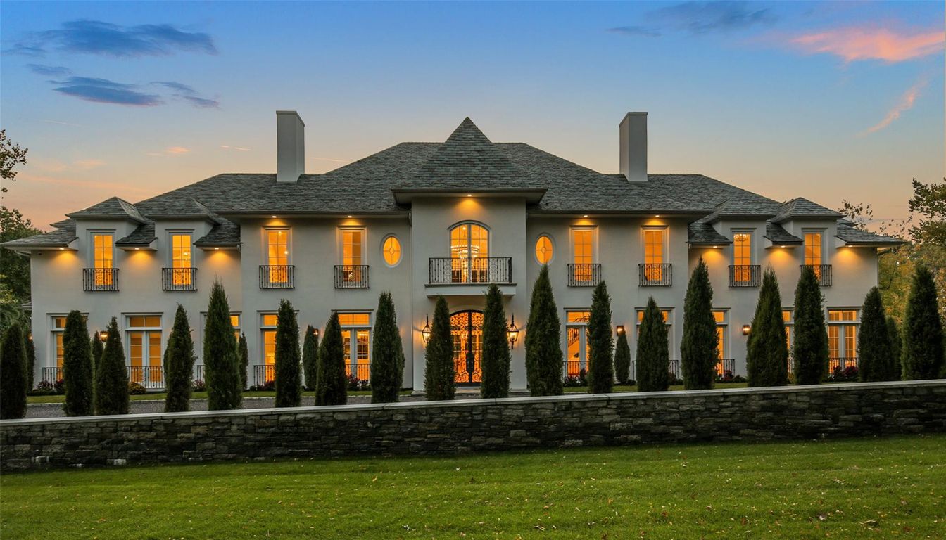 Backyard, Exterior, Facade, French Provincial