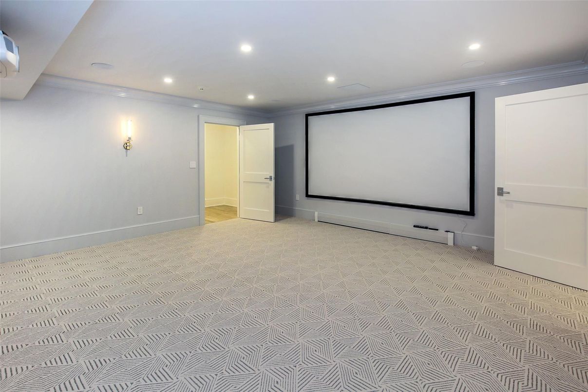 Empty room, Interior, Projection Screen, Recessed Lighting