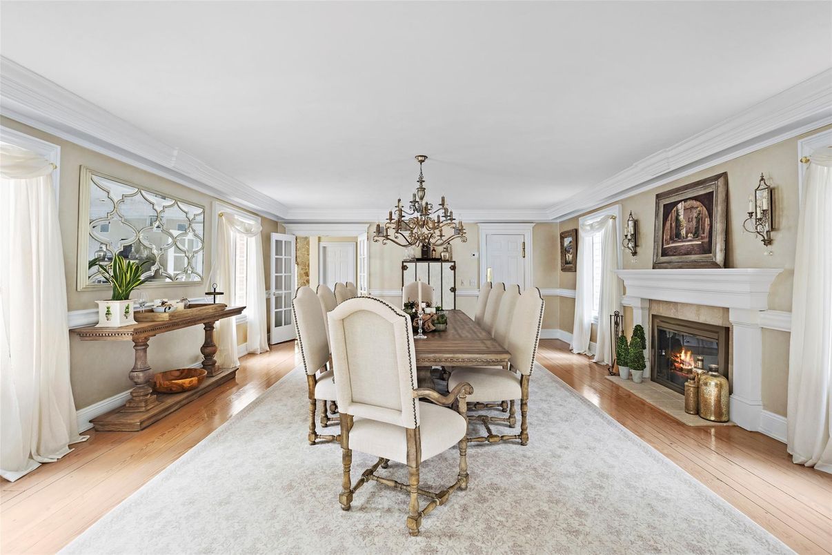 Chandelier, Dining room, Fireplace, Interior, Wood Texture Flooring