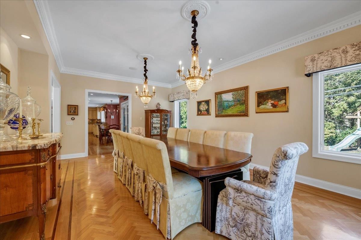 Chandelier, Dining room, Interior, Recessed Lighting, Wood Texture Flooring