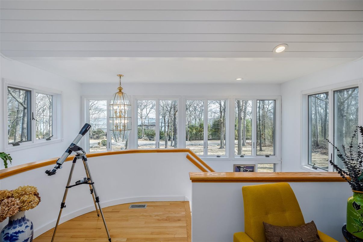 Fitness Equipment, Interior, Recessed Lighting, Wood Texture Flooring