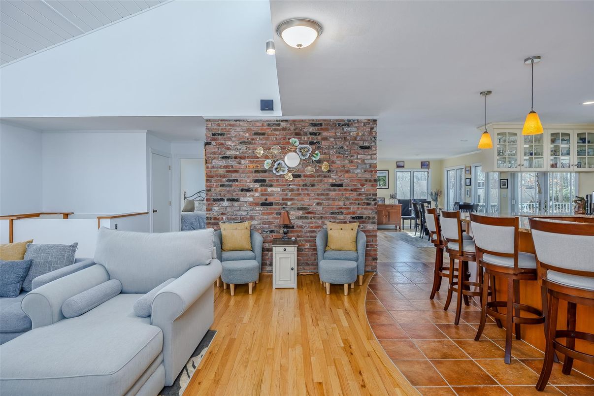 Interior, Living room, Pendant Lights, Stone Walls, Wood Texture Flooring