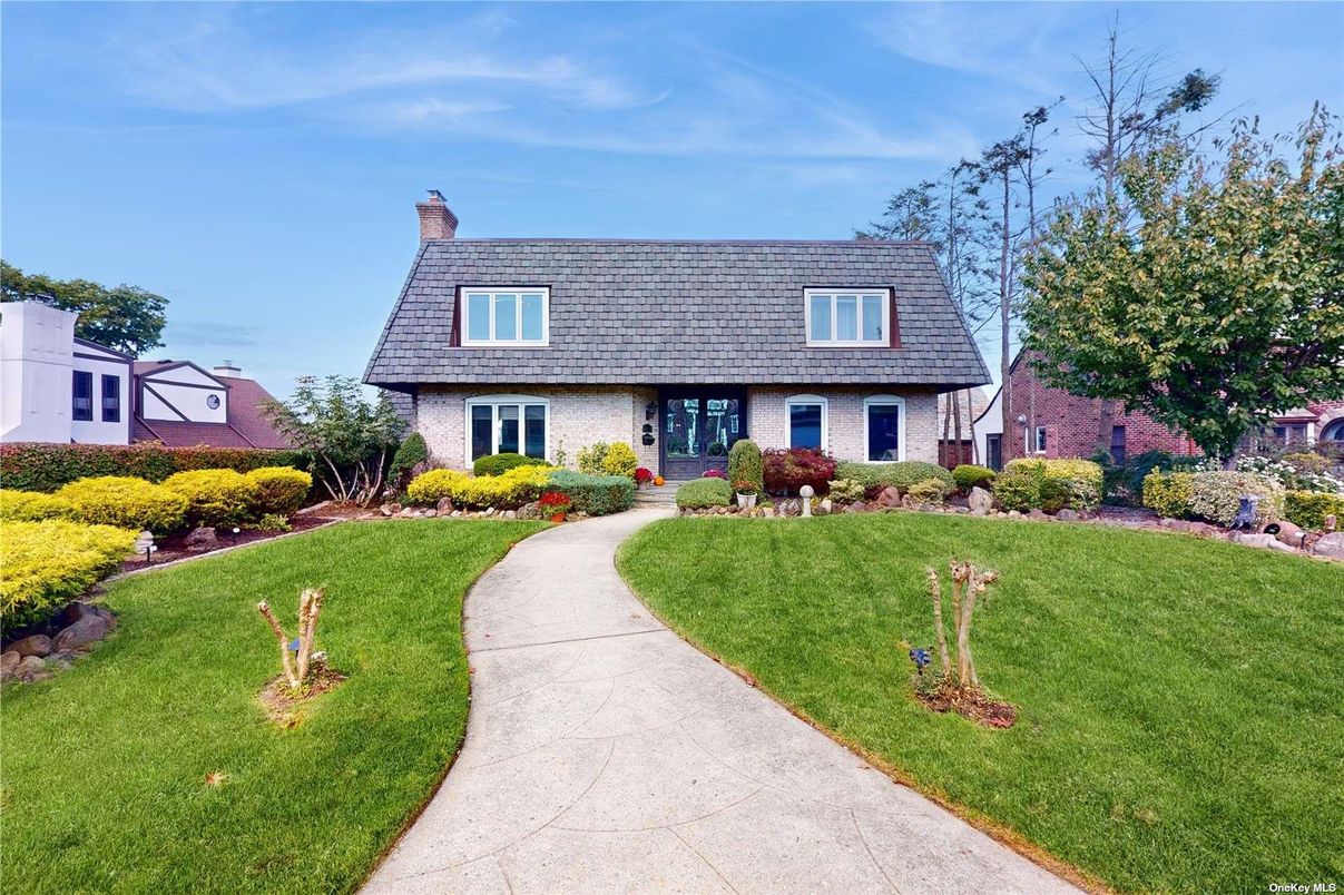 Exterior, Facade, Brick Facade, Cape Cod