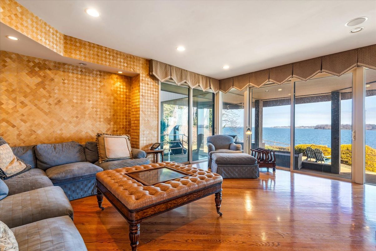 Interior, Living room, Recessed Lighting, Water, Wood Texture Flooring