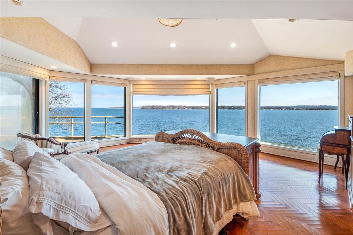 Bedroom, Interior, Recessed Lighting, Water, Wood Texture Flooring