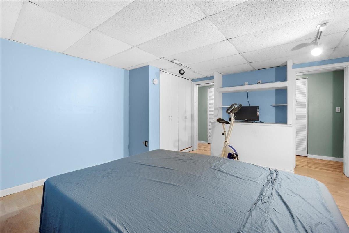 Bedroom, Fitness Equipment, Interior, Wood Texture Flooring