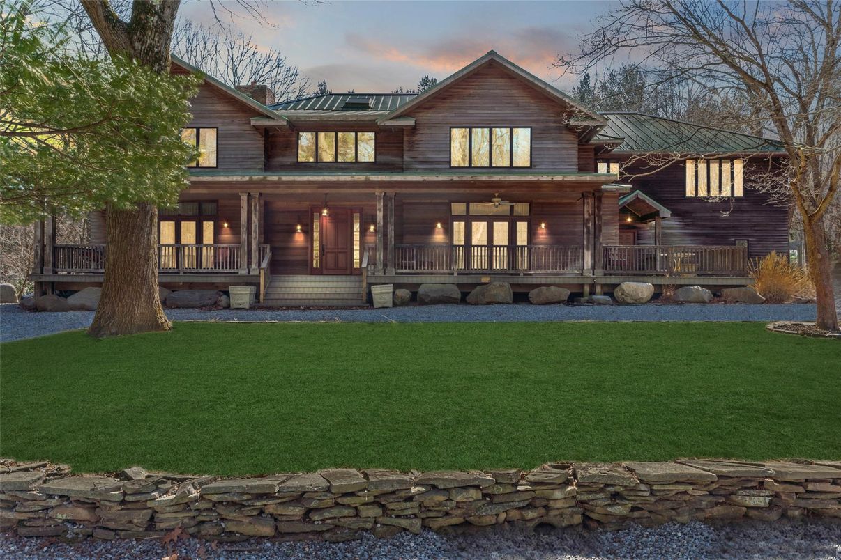 Exterior, Facade, Log Home