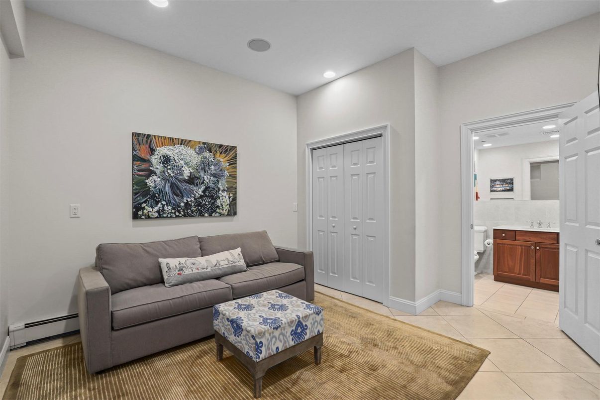 Bathroom, Interior, Living room, Recessed Lighting