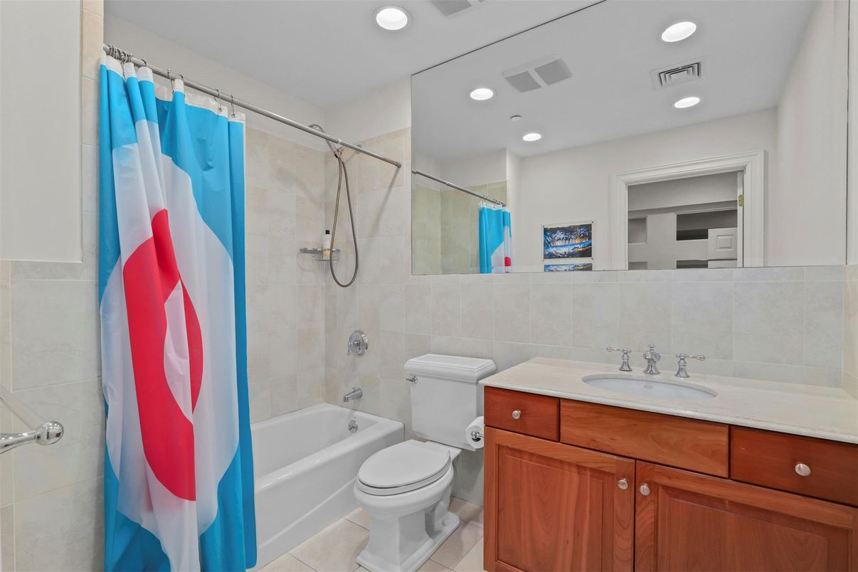 Bathroom, Interior, Recessed Lighting