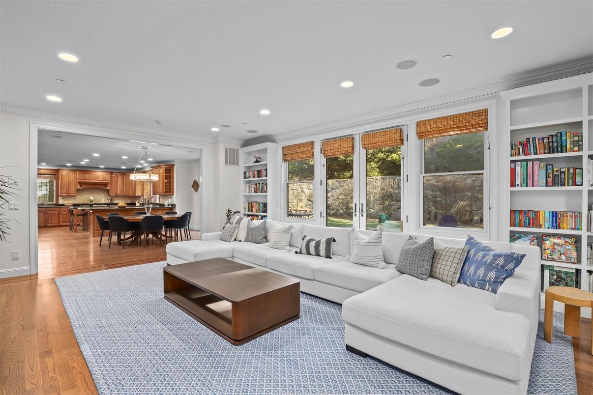 Dining room, Interior, Kitchen, Living room, Pendant Lights, Recessed Lighting, Wood Texture Flooring