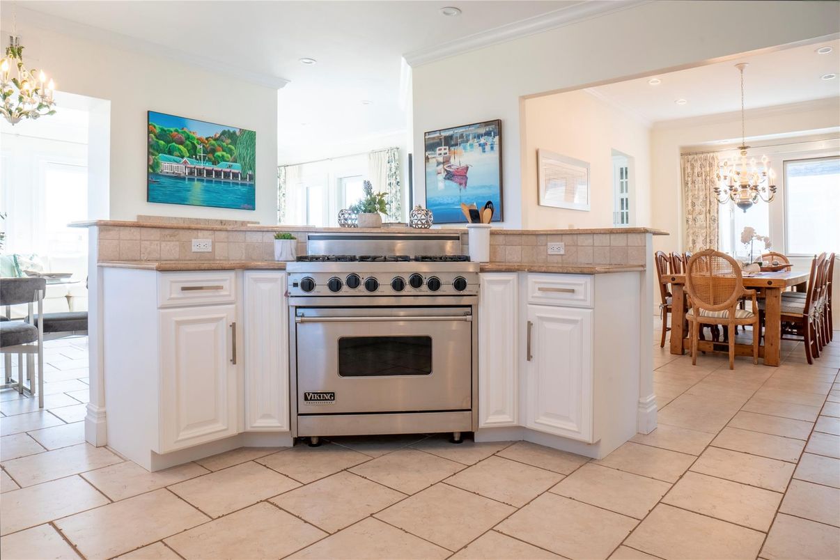 Chandelier, Dining room, Interior, Kitchen, Recessed Lighting, Stainless Steel Appliances