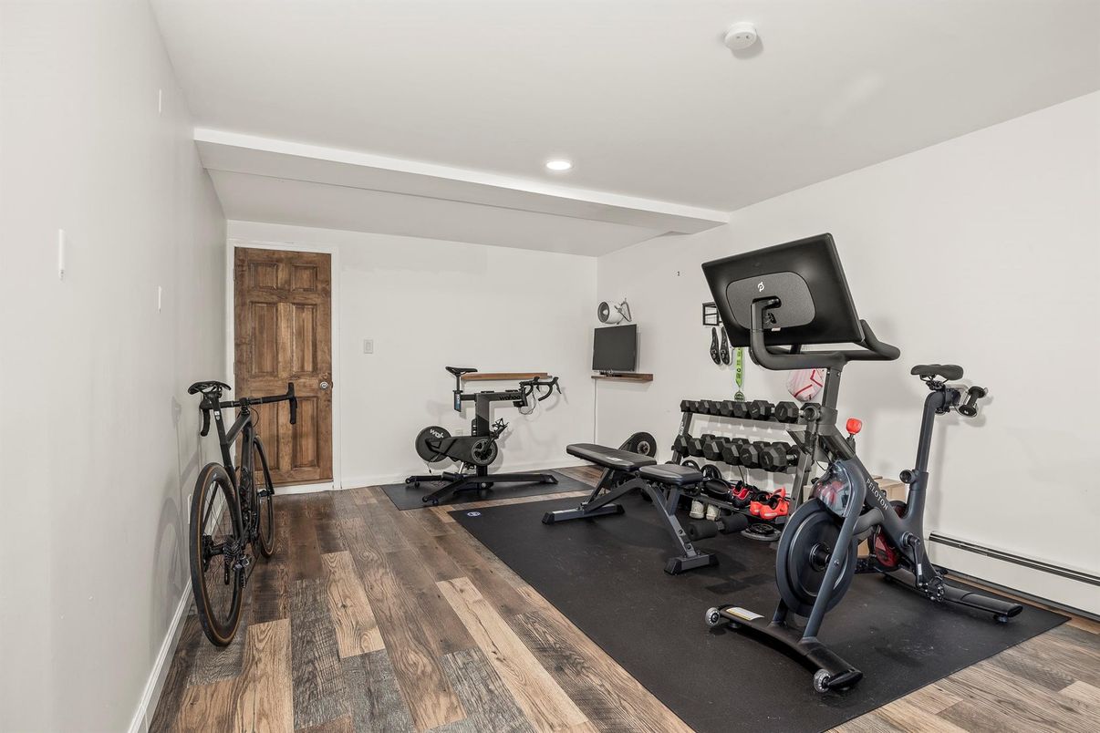 Fitness Equipment, Interior, Recessed Lighting, Wood Texture Flooring