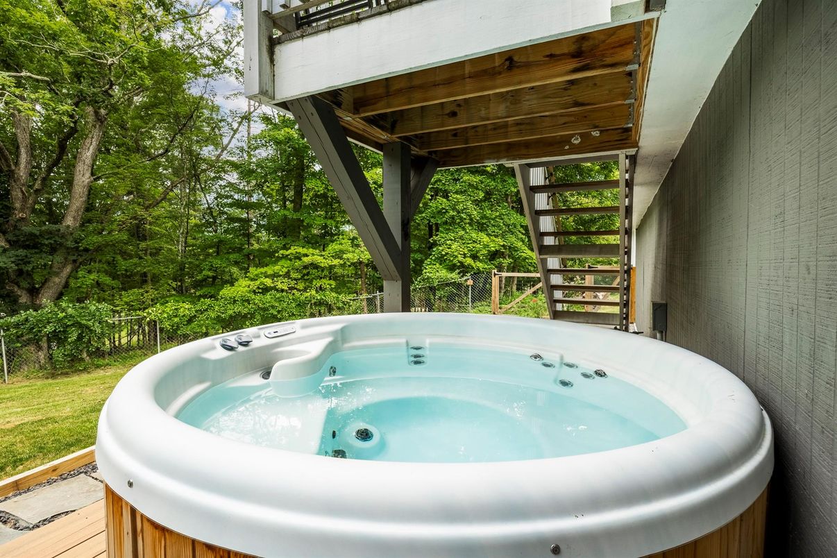 Exterior, Hot Tub