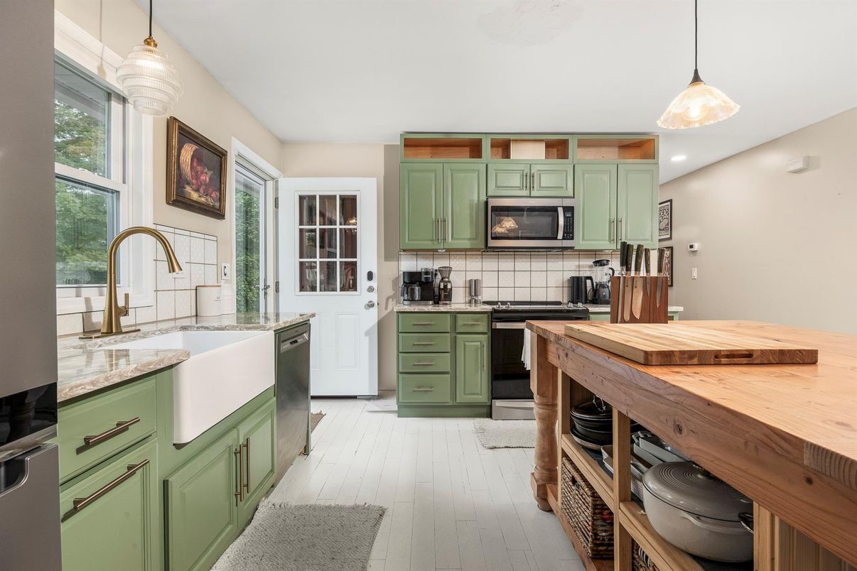 Interior, Kitchen, Pendant Lights, Recessed Lighting, Stainless Steel Appliances