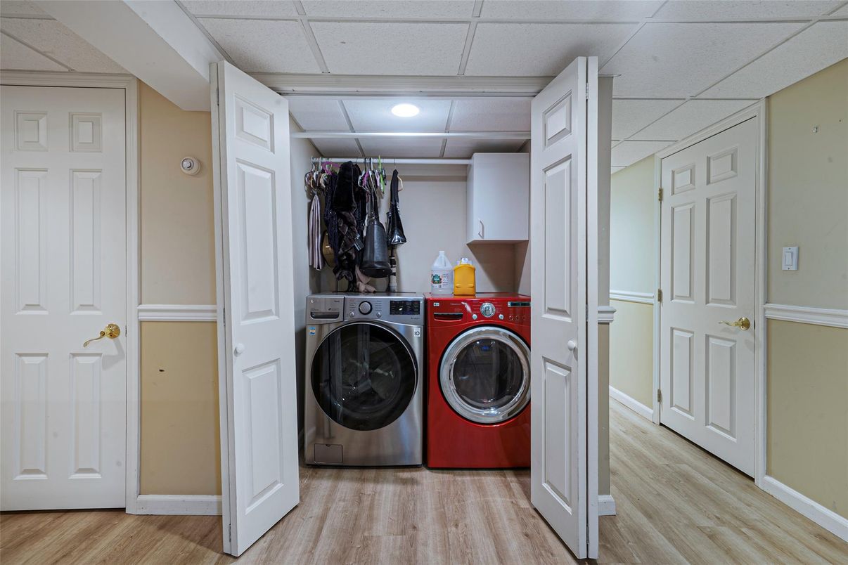Interior, Recessed Lighting, Utility Closets, Washer, Wood Texture Flooring