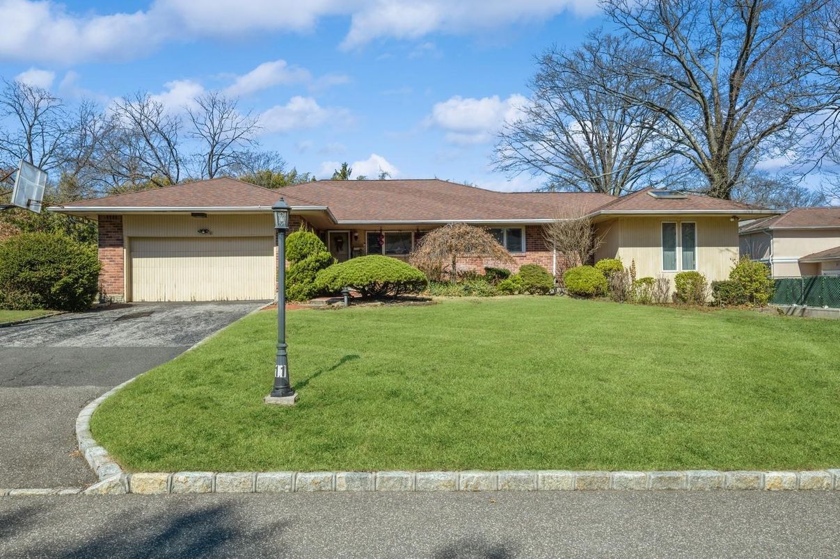 Attached, Exterior, Facade, Brick Facade, Ranch