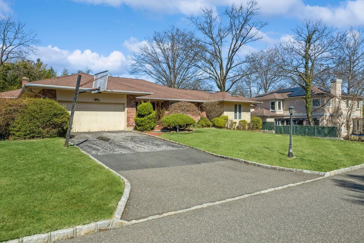 Attached, Exterior, Facade, Brick Facade, Ranch