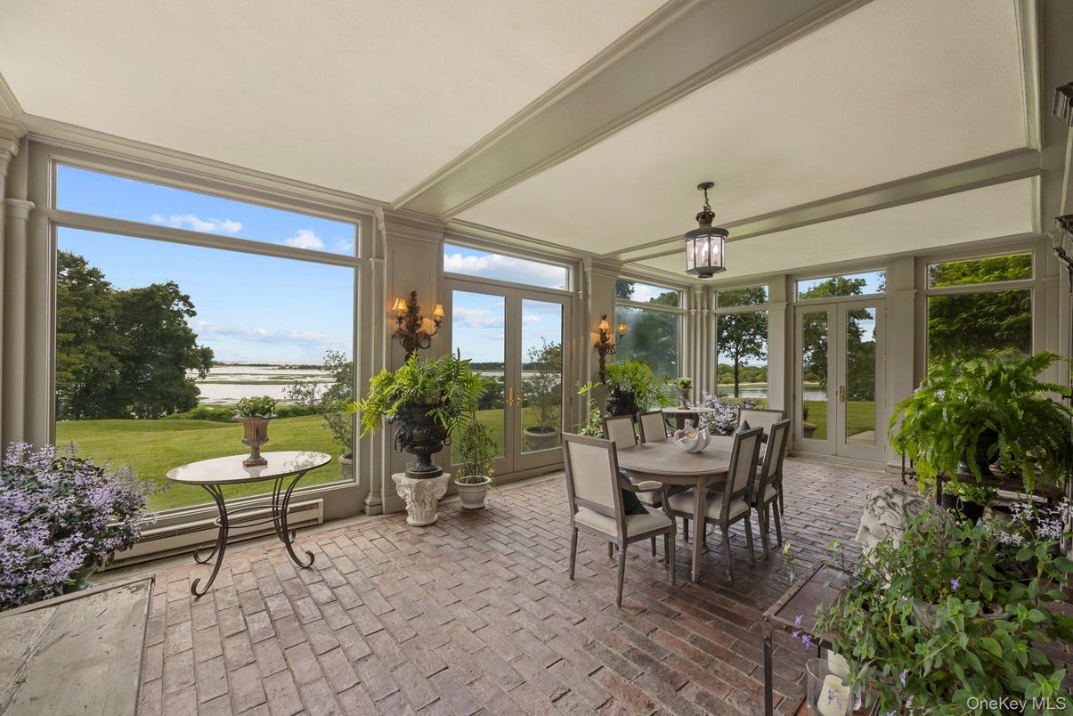 Dining room, Interior, Sun Room, Water
