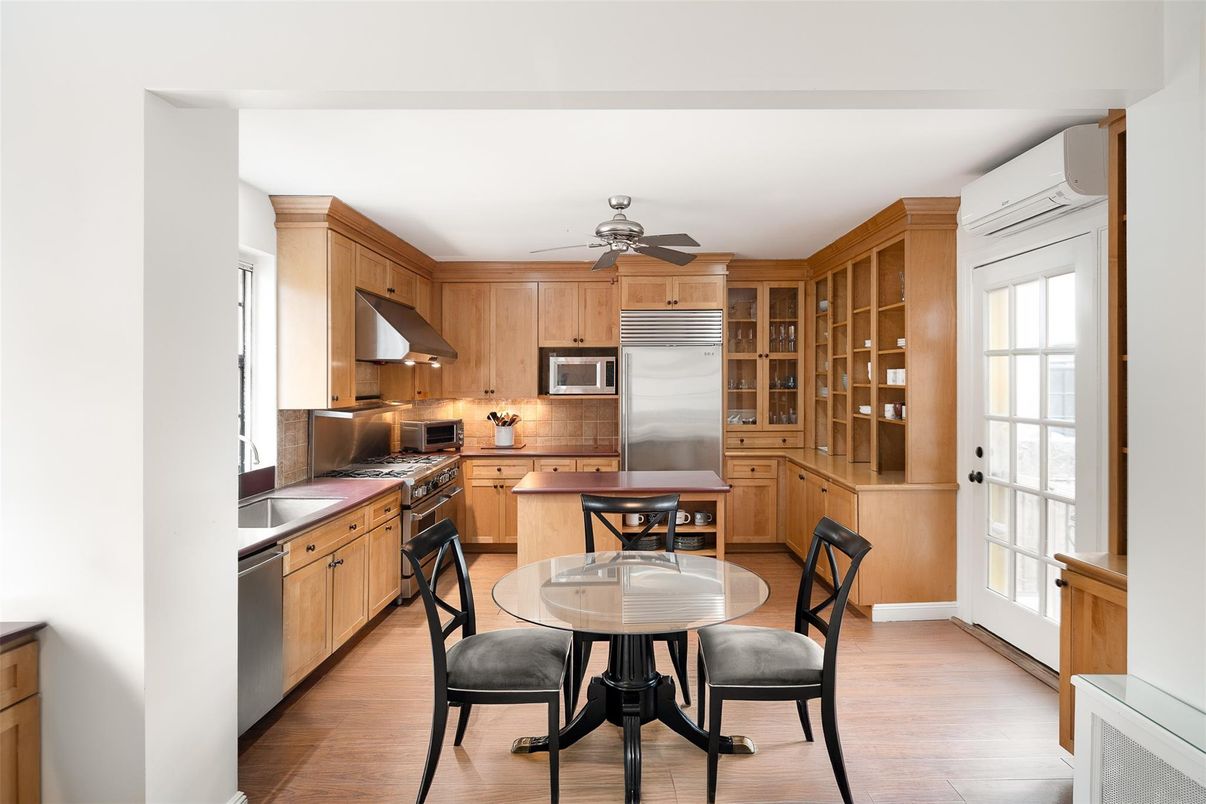 Dining room, Interior, Kitchen, Stainless Steel Appliances, Wood Texture Flooring