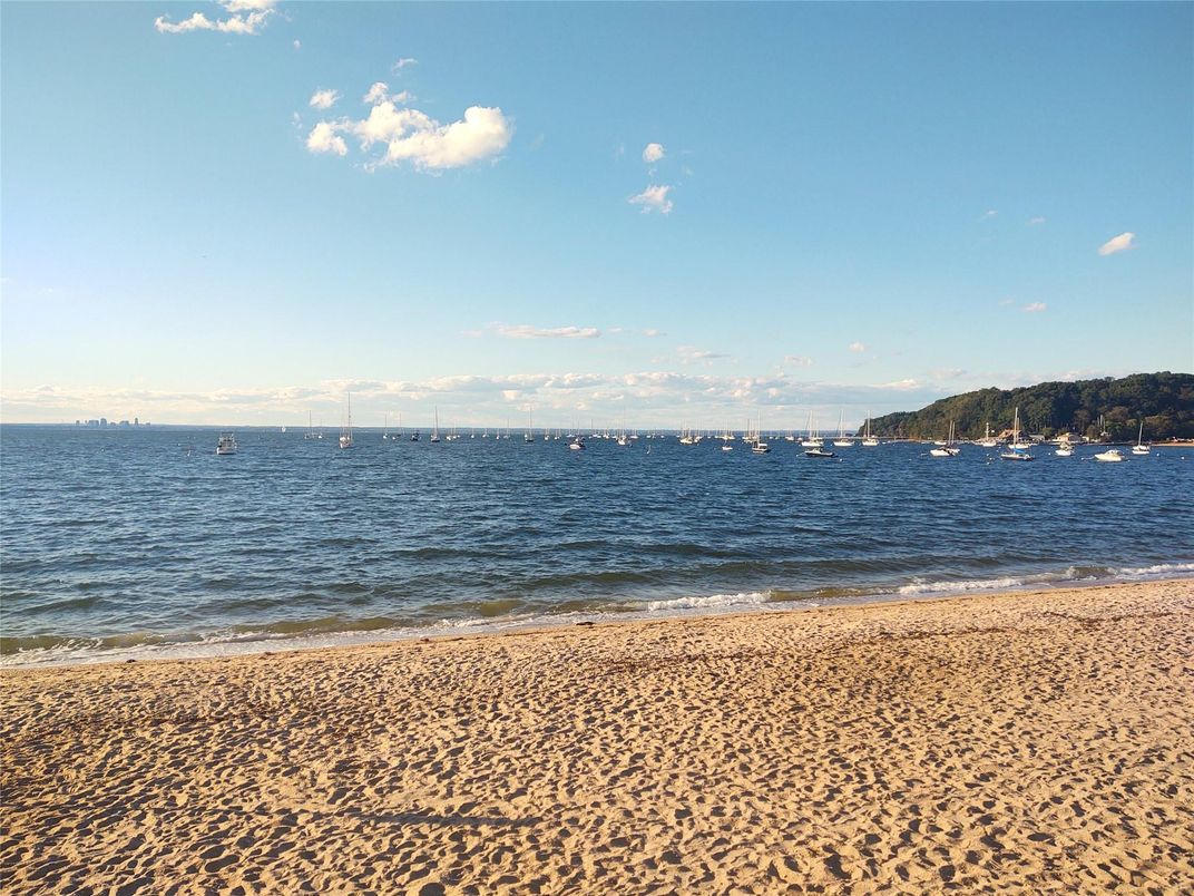 Exterior, Lake