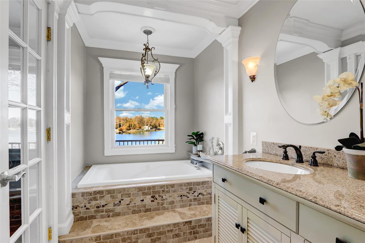 Bathroom, Interior, Pendant Lights, Water