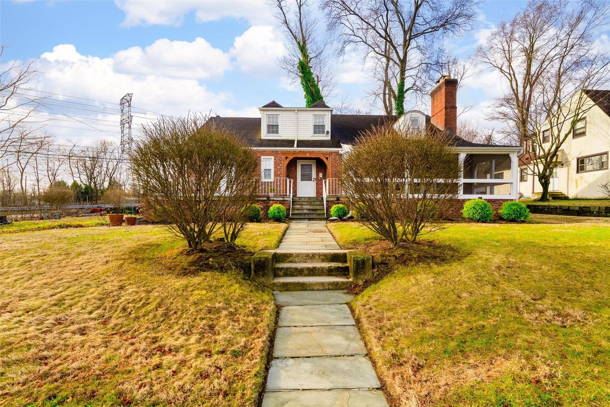 Backyard, Exterior, Facade, Brick Facade, French Provincial