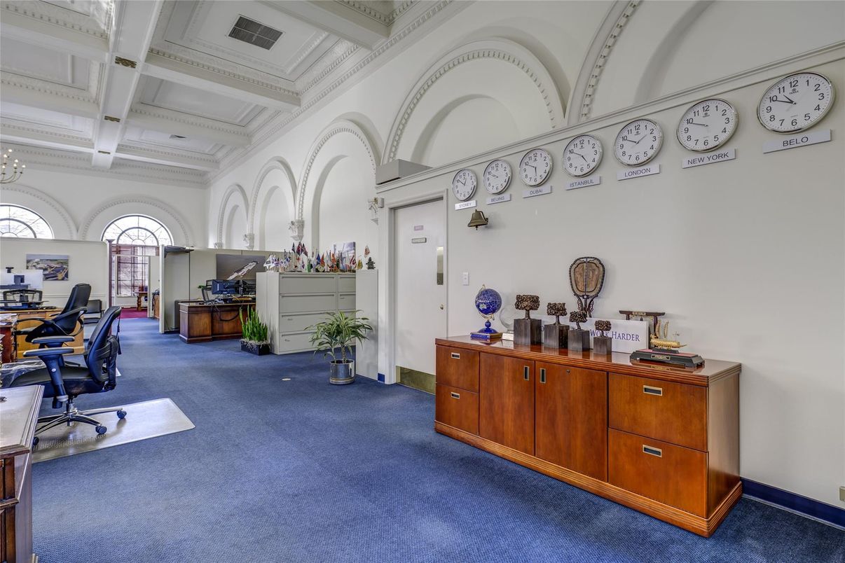 Home Office, Interior