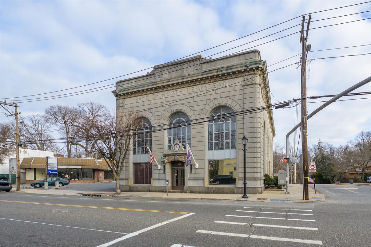 Exterior, Facade, None