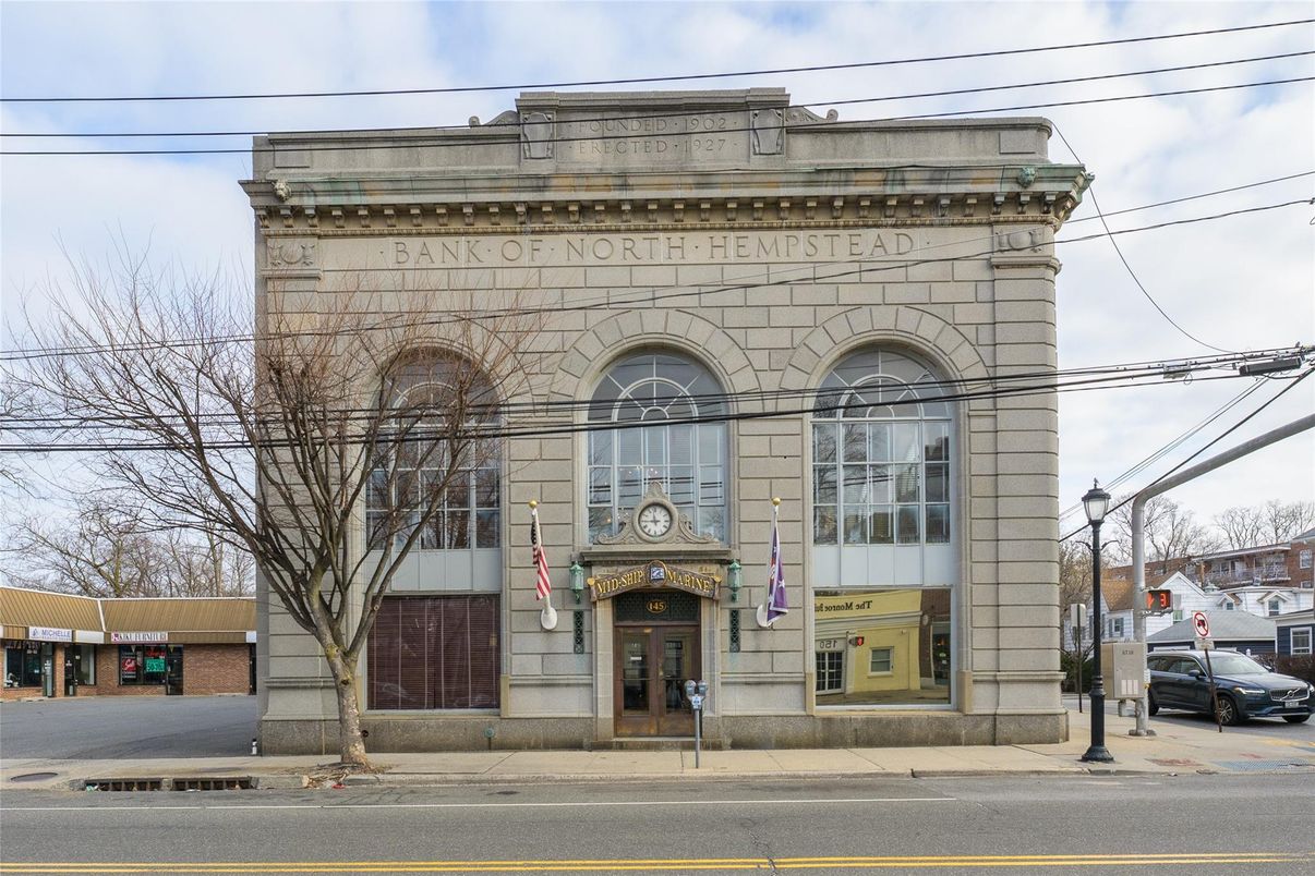 Exterior, Facade, None