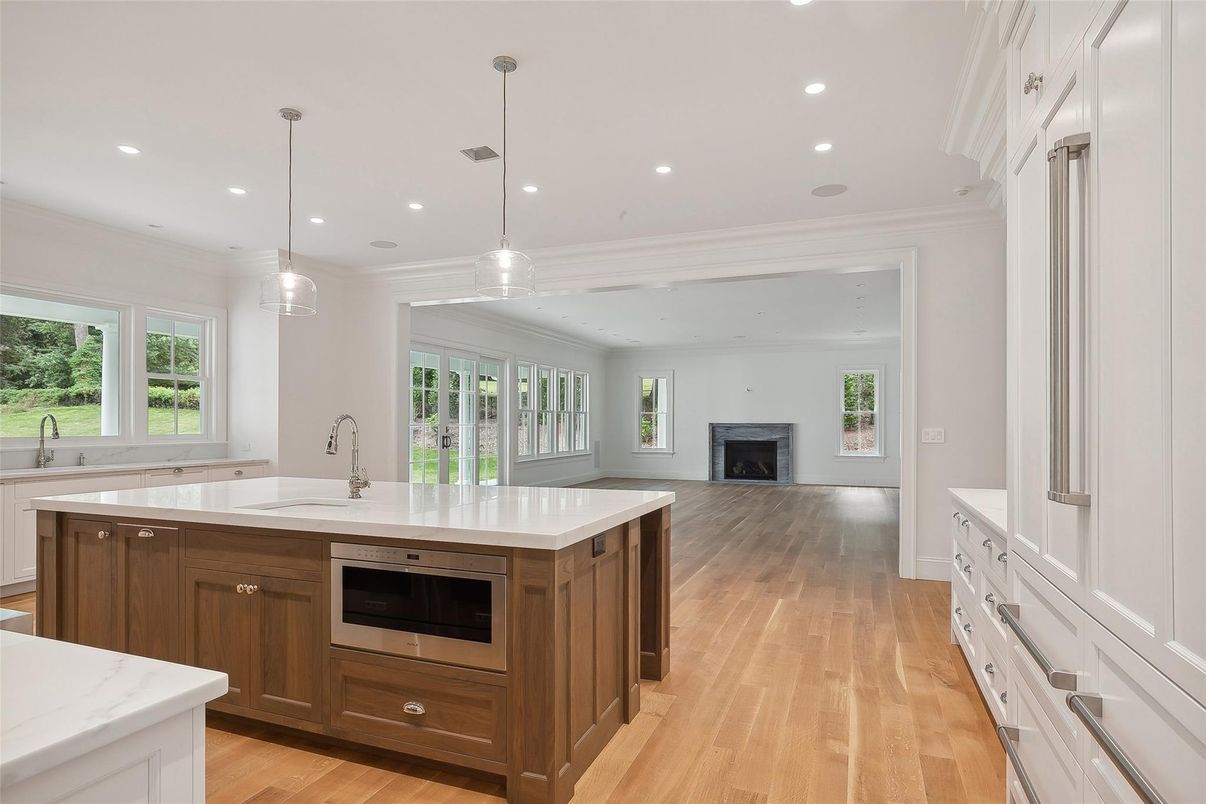 Fireplace, Interior, Kitchen, Pendant Lights, Recessed Lighting, Wood Texture Flooring