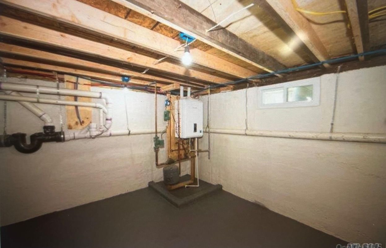 Garage, Interior, Wooden Beams