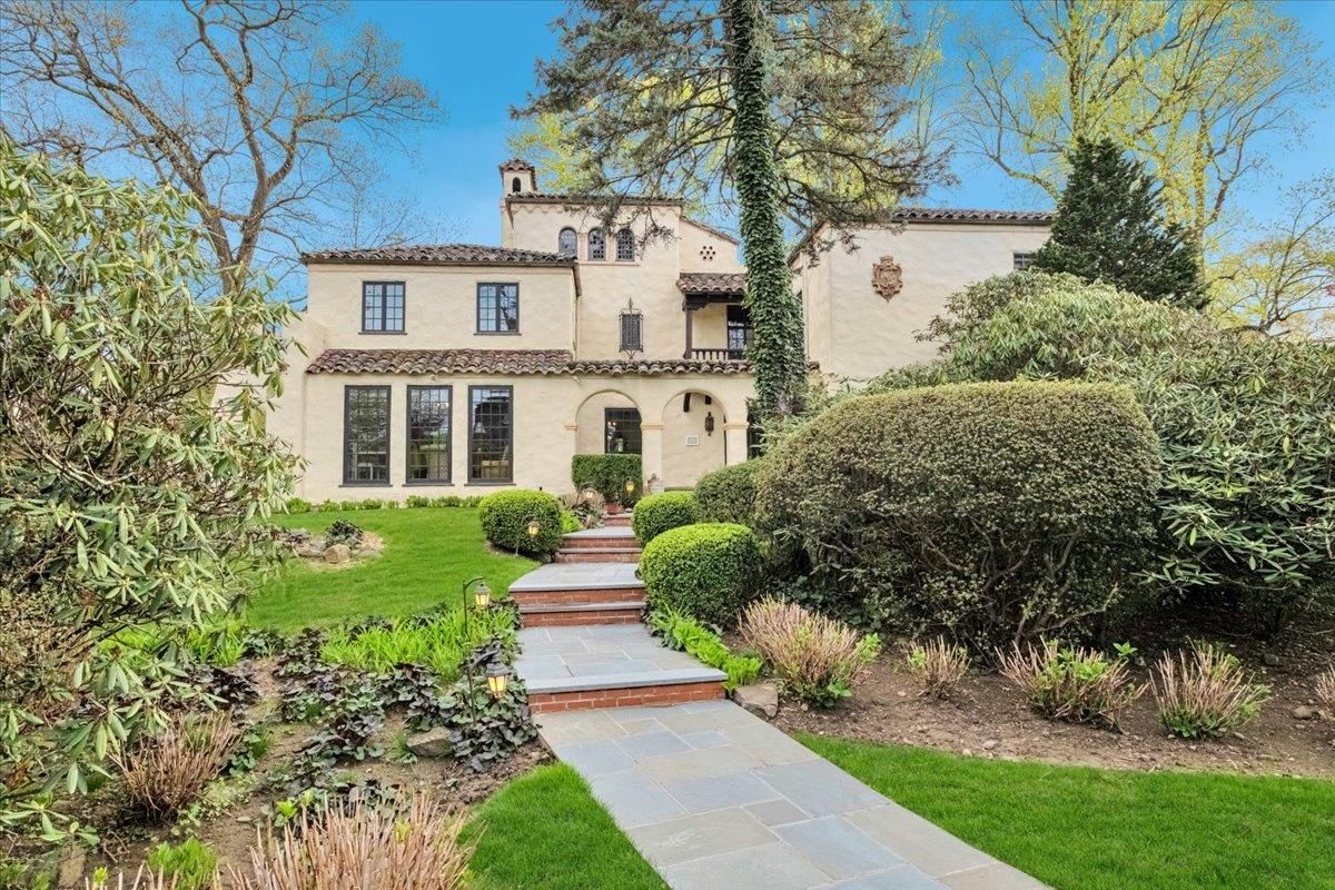 Backyard, Exterior, Facade, Mediterranean