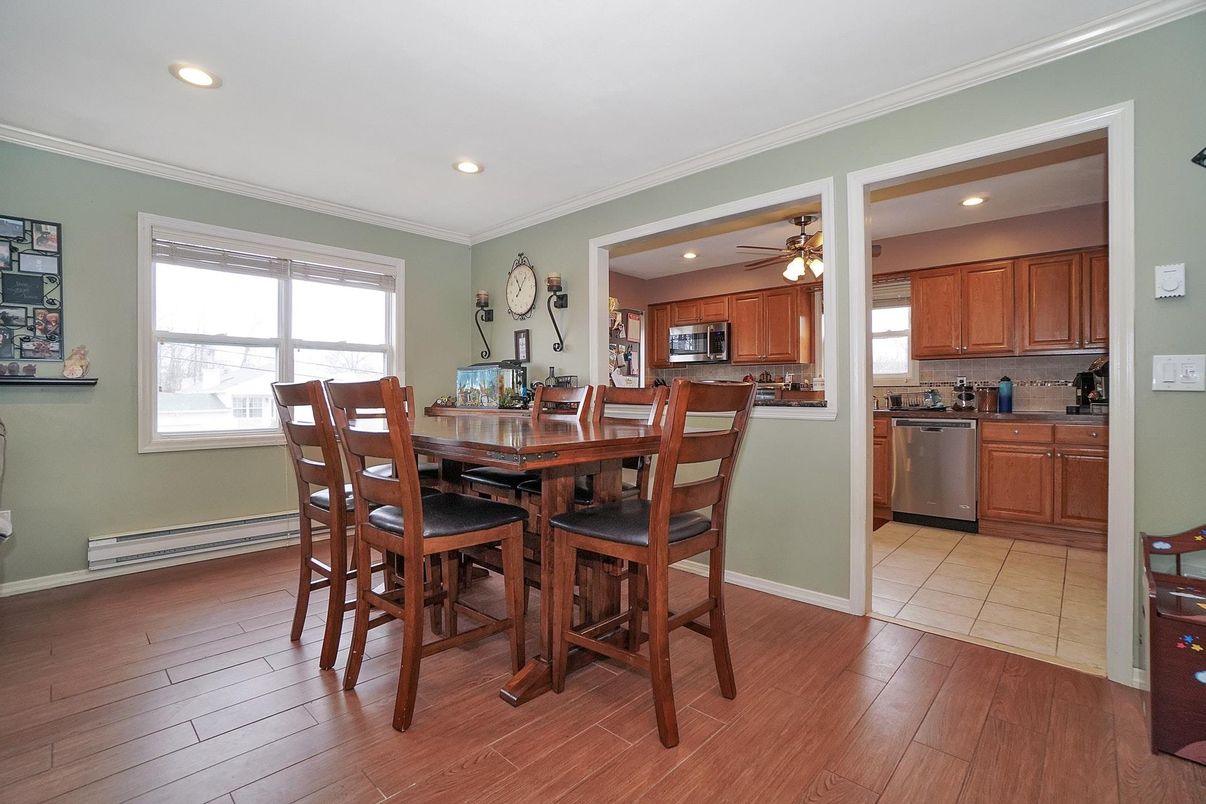 Dining room, Interior, Kitchen, Recessed Lighting, Wood Texture Flooring