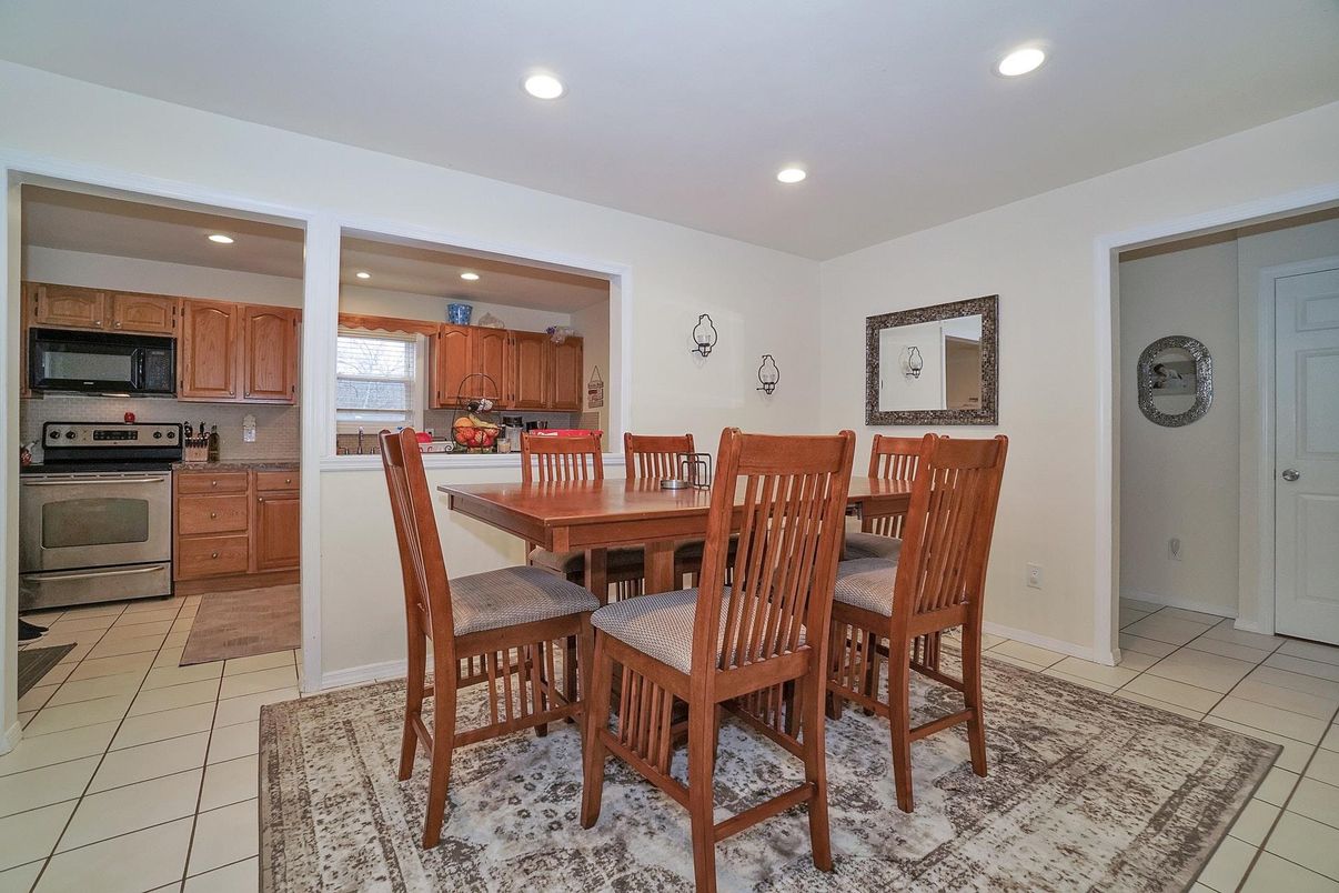 Dining room, Interior, Kitchen, Recessed Lighting, Stainless Steel Appliances