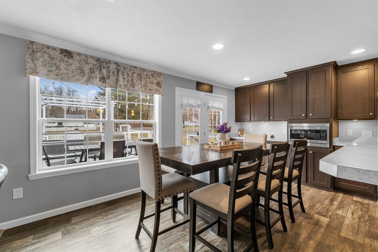 Dining room, Interior, Kitchen, Recessed Lighting, Wood Texture Flooring