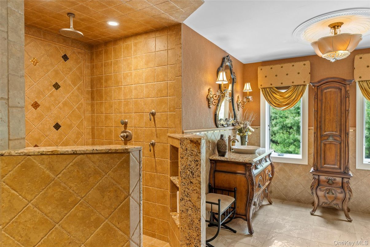 Bathroom, Interior, Recessed Lighting