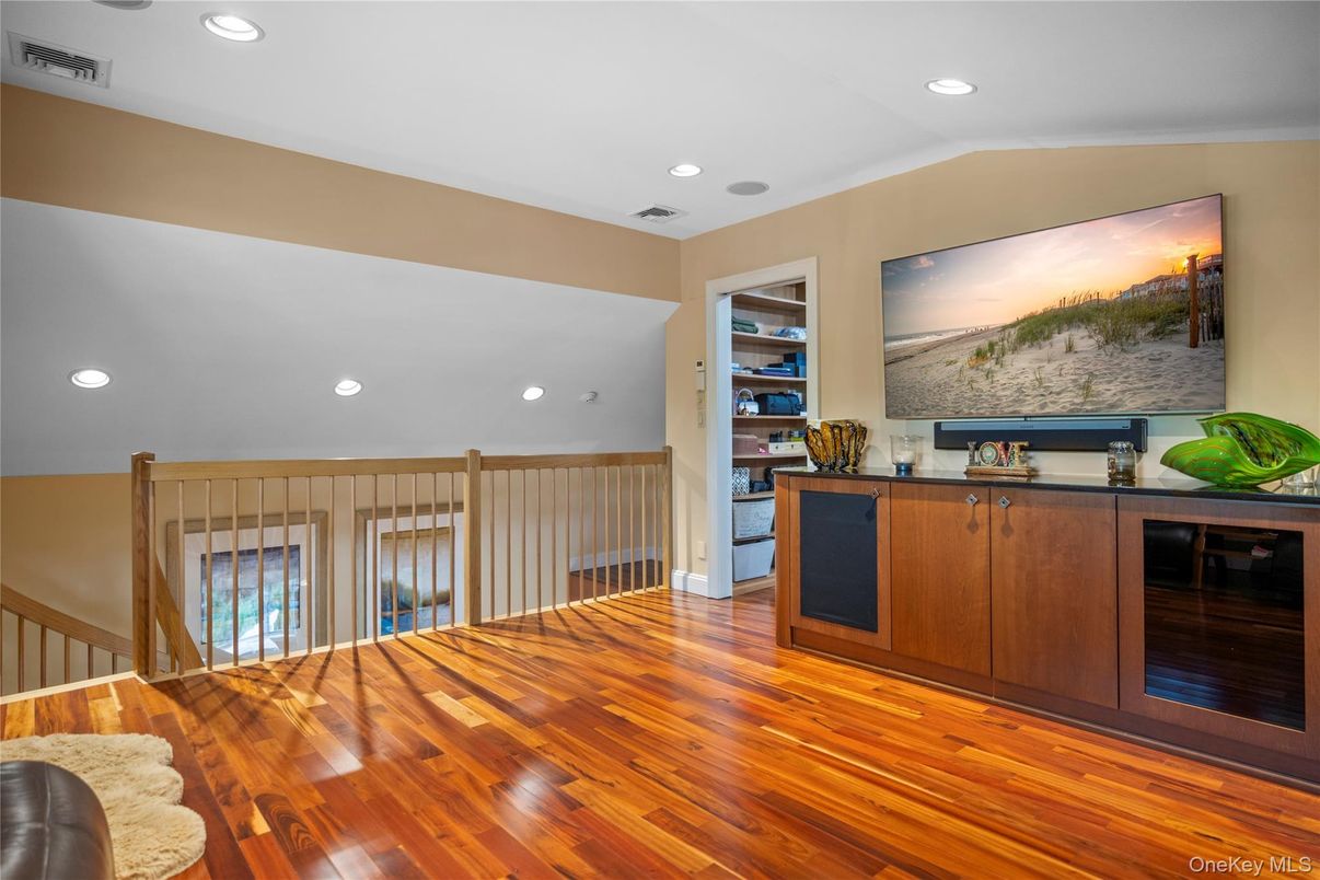 Interior, Recessed Lighting, Wood Texture Flooring