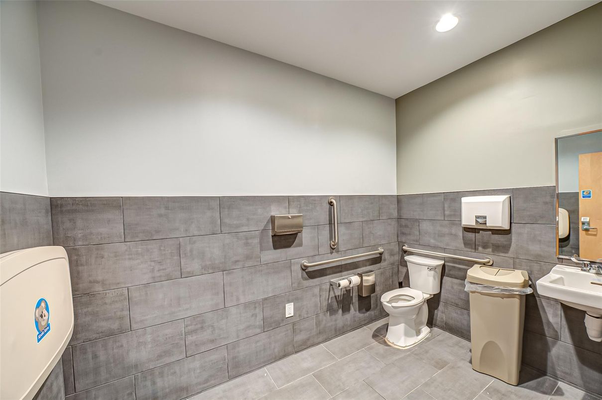 Bathroom, Interior, Recessed Lighting