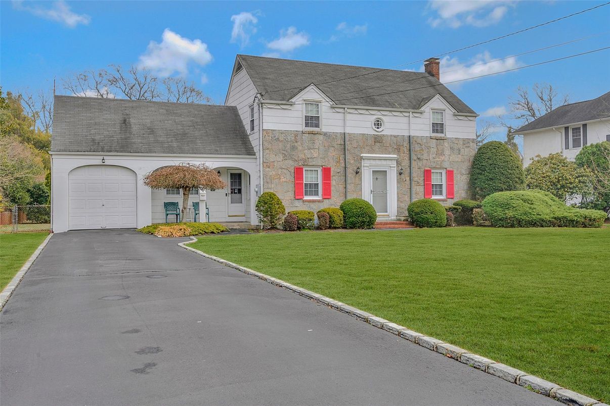 Attached, Exterior, Facade, Cape Cod