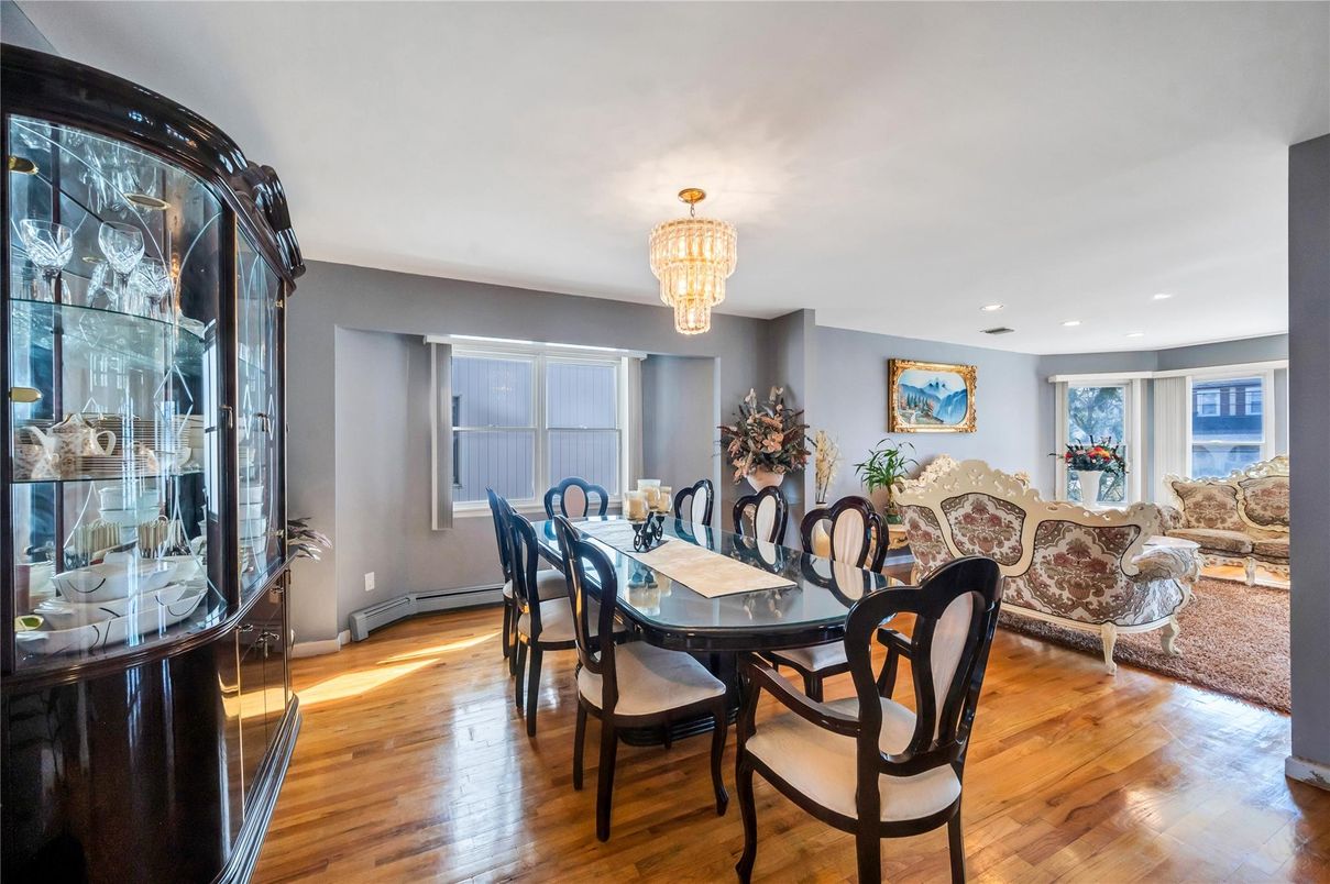 Chandelier, Dining room, Interior, Living room, Recessed Lighting, Wood Texture Flooring