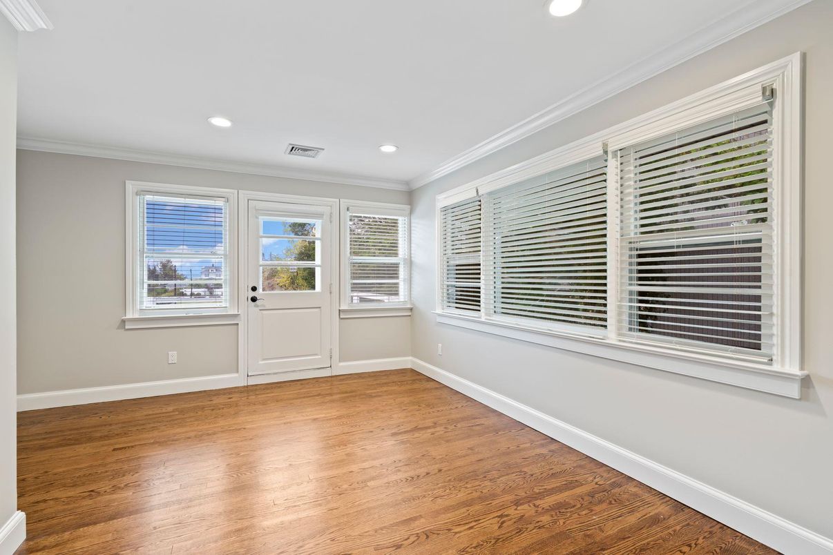 Empty room, Interior, Recessed Lighting, Wood Texture Flooring