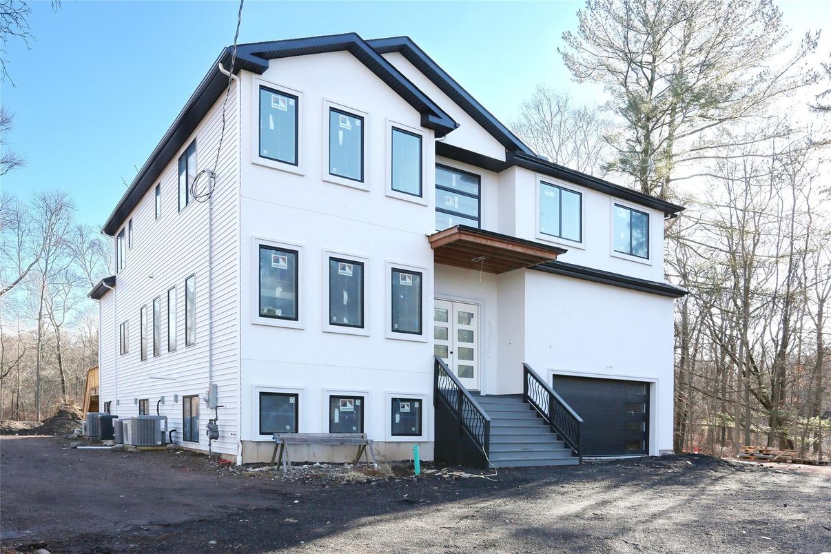 Attached, Exterior, Facade, Farmhouse