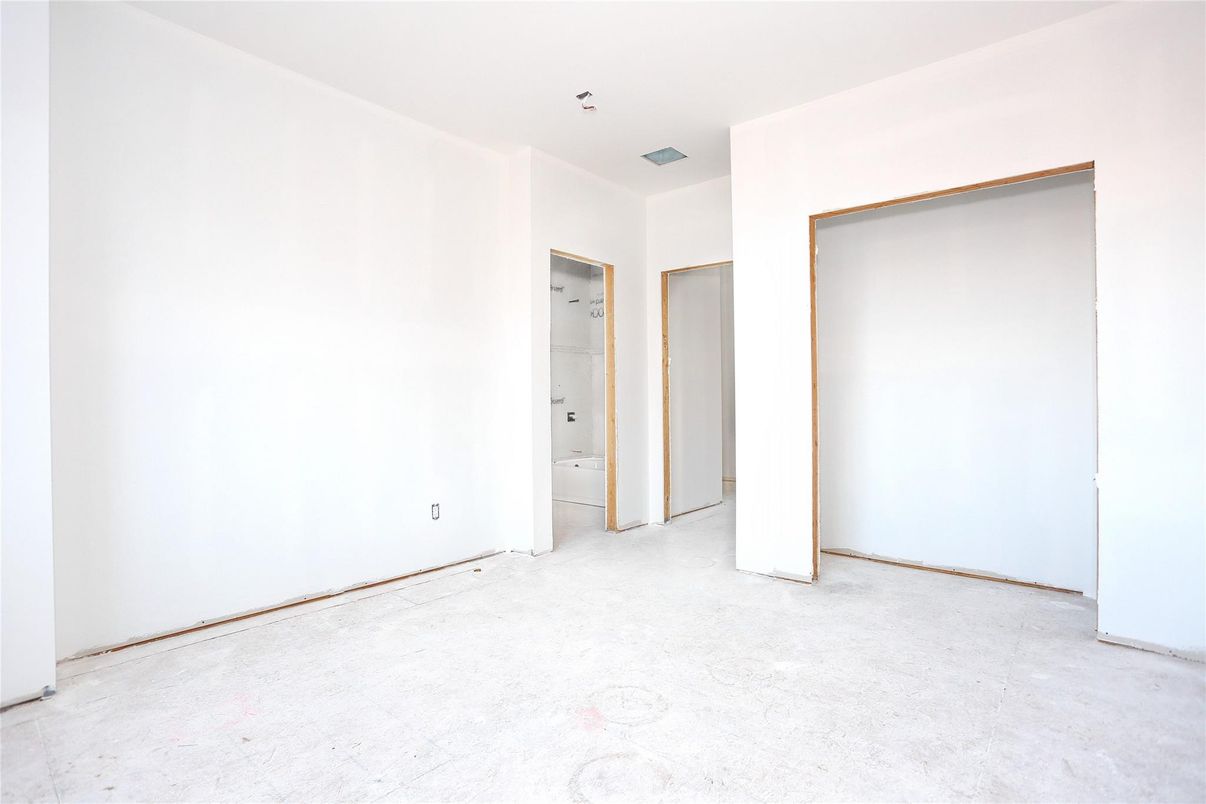 Empty room, Interior